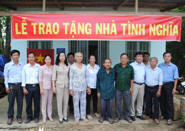  Huyện Tân châu bàn giao nhà đại đoàn kết cho hộ nghèo    